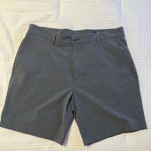 Vineyard Vine performance breaker shorts - gray